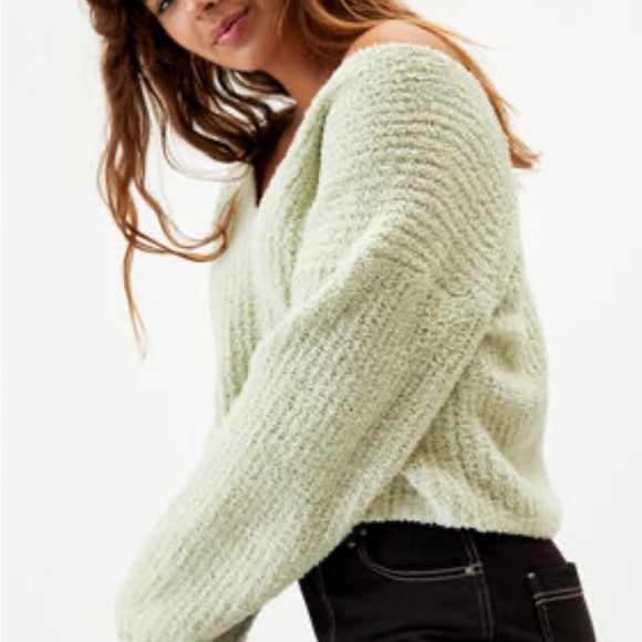 COPY - Kendall & Kylie Fuzzy Cropped Knit Sweater - Picture 2 of 7
